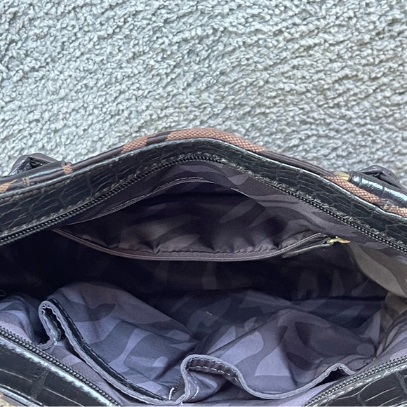 ANNE KLEIN BLACK & BROWN ZEBRA PRINT SHOULDER BAG. Reptile print bottom/handles. - Picture 4 of 10